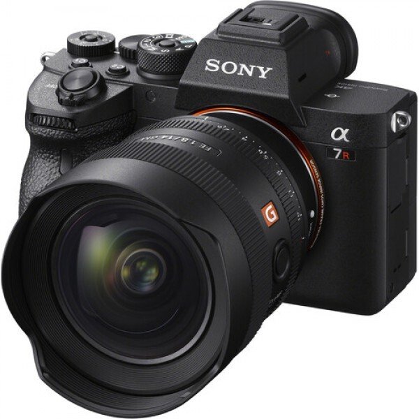 Объектив Sony FE 14mm f/1.8 GM (SEL14F18GM), черный