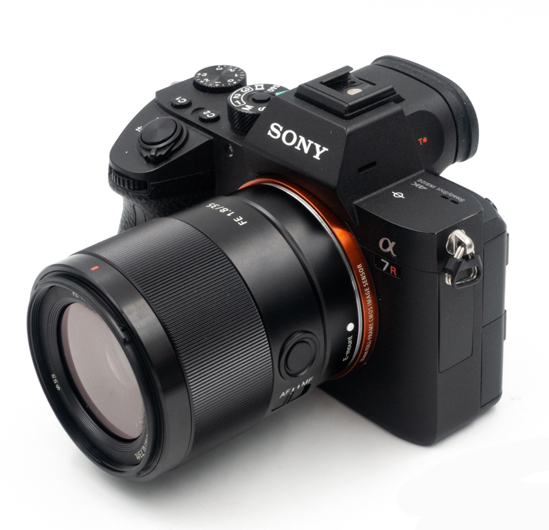 Объектив Sony 35mm f/1.8 SEL35F18F