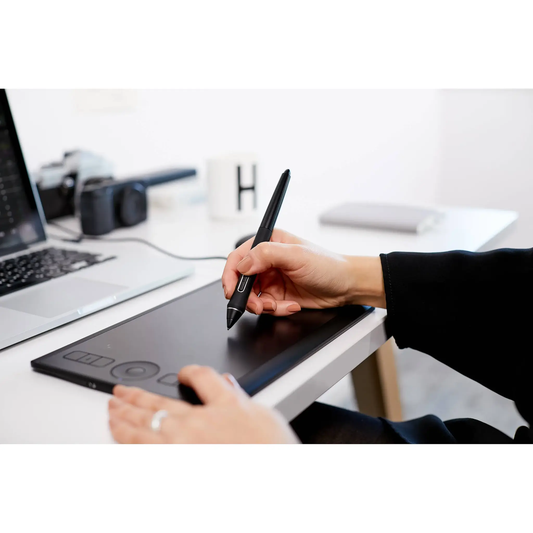 Графический планшет Wacom Intuos Pro Small (PTK470K0B)