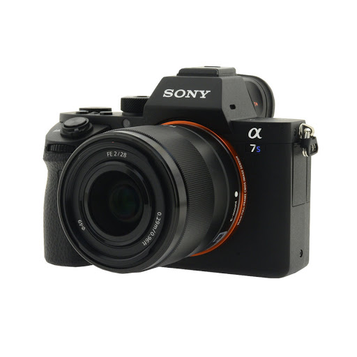 Объектив Sony FE 28mm f/2 (SEL28F20), черный